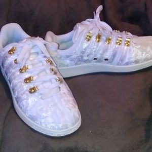 K Swiss tennis shoes